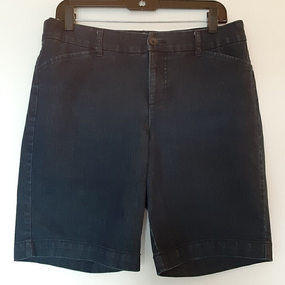 St John’s Bay Women’s Denim Blue Bermuda Jean Shorts Size 12P Machine Washable